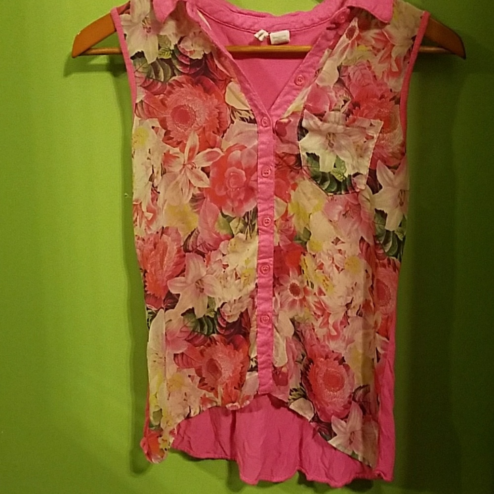 Red Carpet Floral Button-up Tank Top